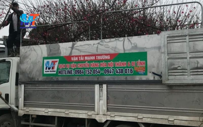 Xe tải chở xe máy