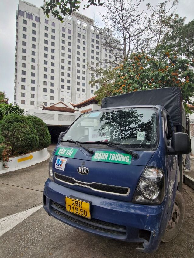 Thuê xe 5 tạ mang lại nhiều lợi ích thiết thực, đặc biệt với các công trình xây dựng quy mô nhỏ hoặc cá nhân cần vận chuyển vật liệu trong nội thành Hà Nội. Dưới đây là những ưu điểm nổi bật: