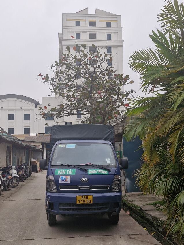 Chúng tôi cam kết cung cấp dịch vụ cho thuê xe tải chở hàng Bình Lục với mức giá hợp lý, không phí ẩn. Bảng giá được thiết kế linh hoạt, phù hợp với từng loại xe và quãng đường vận chuyển, giúp khách hàng dễ dàng lựa chọn.