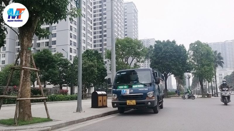 Dưới đây là bảng giá thuê xe tải 1.25 tấn tham khảo, áp dụng tại các thành phố lớn như TP.HCM, Hà Nội, Đà Nẵng. Lưu ý rằng giá có thể thay đổi tùy thuộc vào nhà cung cấp, thời điểm, và các yếu tố khác.