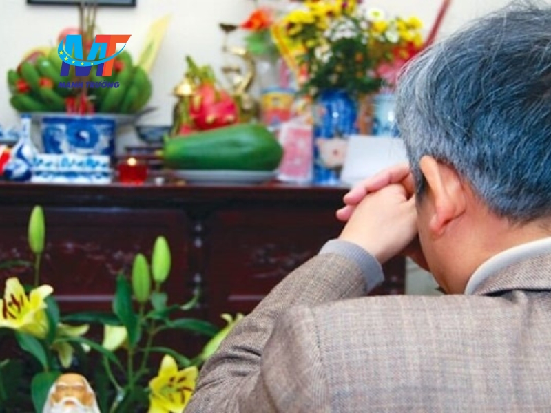 Chuyển bàn thờ sang vị trí khác