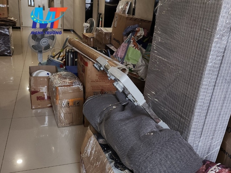 Ngoài việc sử dụng dịch vụ chuyên nghiệp, bạn có thể áp dụng một số mẹo sau để tiết kiệm chi phí khi chuyển nhà: