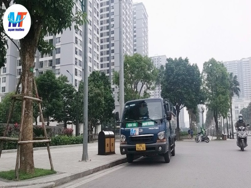 Mạnh Trường là một trong những đơn vị vận hành uy tín hàng đầu tại Hà Nội, đặc biệt chuyên về dịch vụ thuê xe 5 tạ chất lượng cao với giá cả hợp lý . Dưới đây là lý do bạn nên tin tưởng: