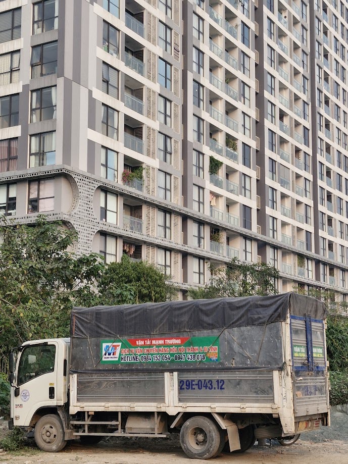 Xe tải 10 tấn là lựa chọn lý tưởng cho các chuyến hàng cần vận chuyển nhanh chóng và an toàn. Dưới đây là những lý do bạn nên chọn dịch vụ này: