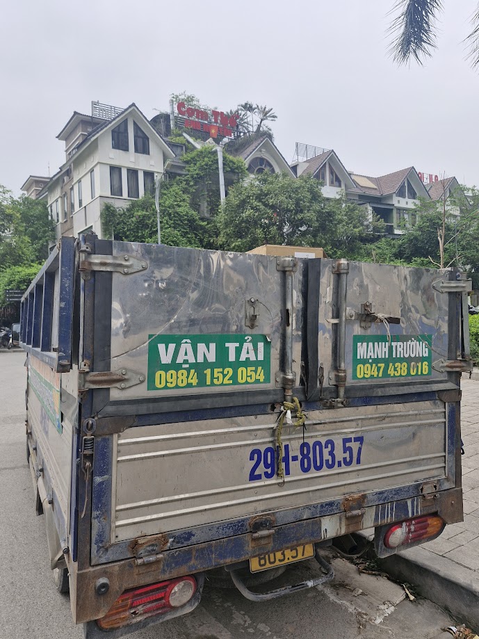 Dịch vụ thuê xe tải 1.25 tấn giá rẻ của Mạnh Trường không chỉ tập trung vào chi phí thấp mà còn đảm bảo chất lượng dịch vụ vượt trội.