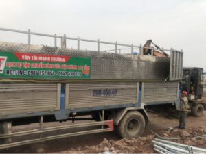 xe tải trọng lớn chở hàng công trình